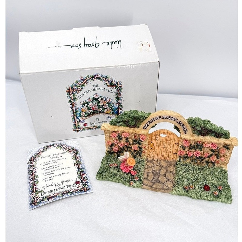 Flutter Blossom Family Figurine Garden Gate Fairy Garden Village Decor Resin NEW